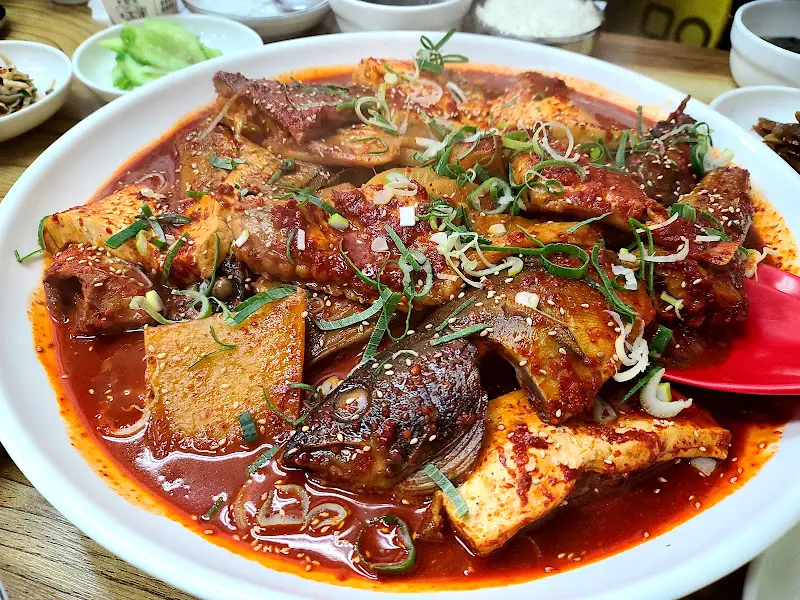 또 다른 각도에서 촬영한 생선모듬찜