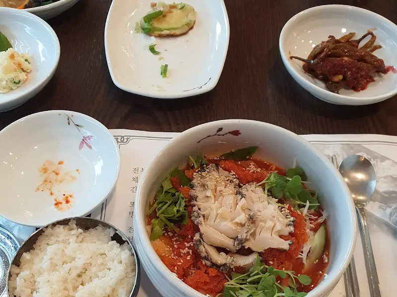 신선한 전복 물회