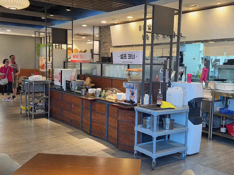 깔끔하고 넓은 내부 공간