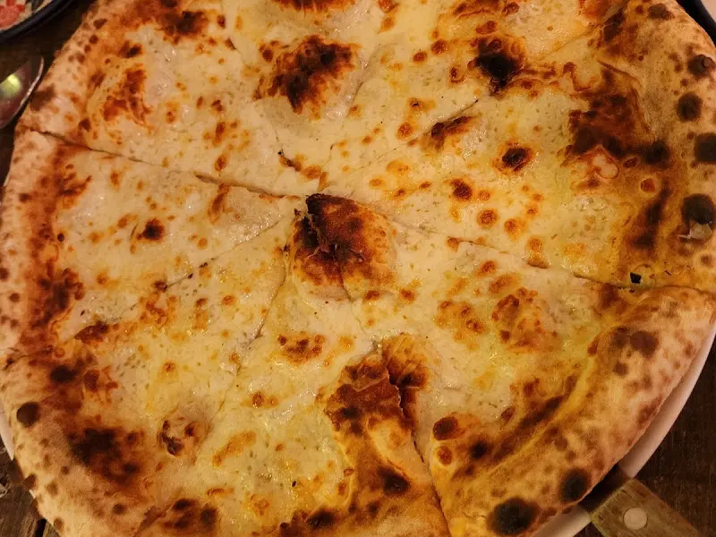 먹음직스러운 피자의 단면