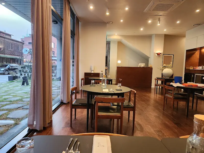 Alain 레스토랑 내부