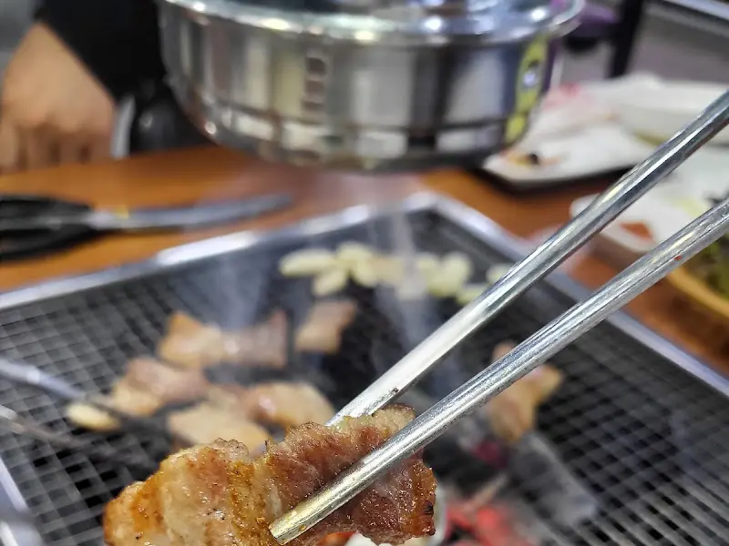 숯불에 구워먹는 고기