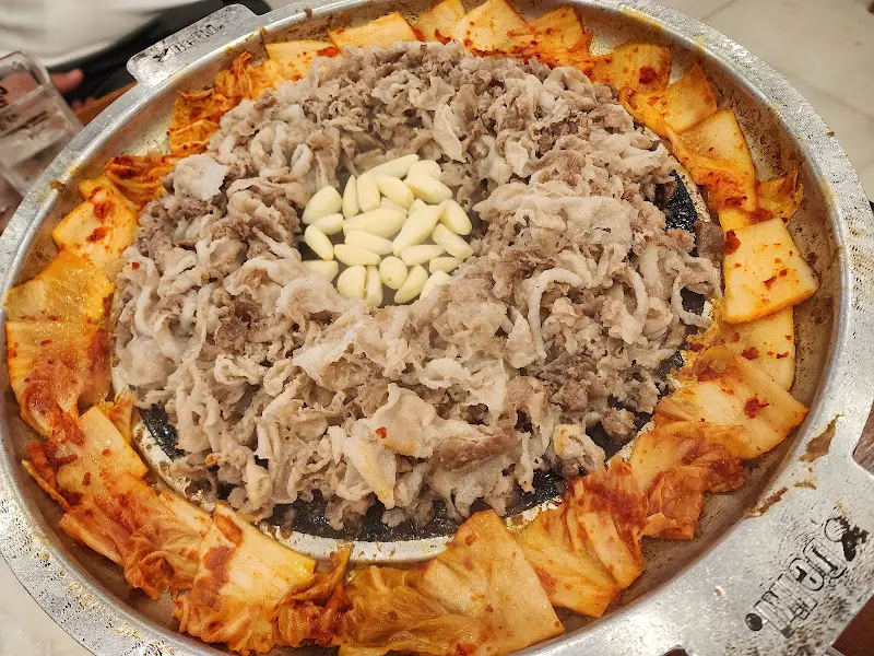 불판 위의 대패삼겹살