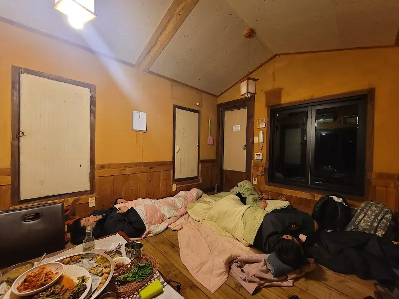 밤에 잠든 사람들