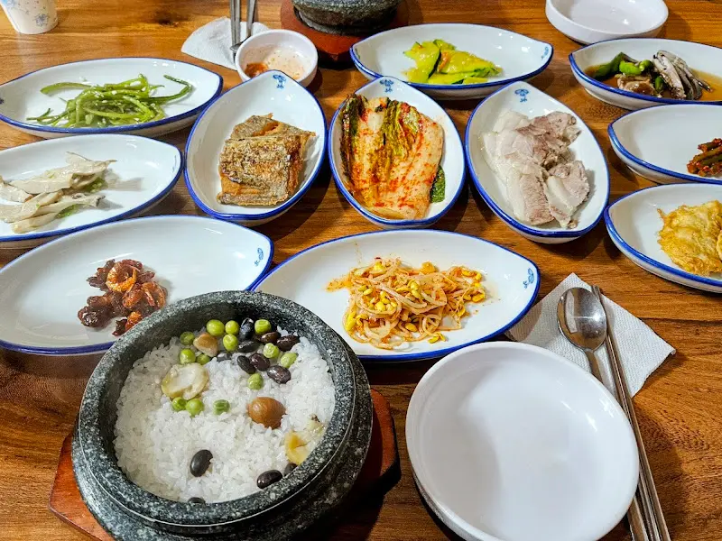 돌솥정식 한상차림