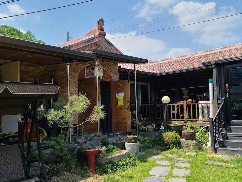 해뜨는집 가든 외부 전경