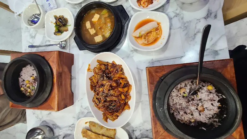 돌솥밥과 된장찌개