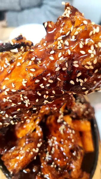 뼈에 붙은 윤기있는 살점