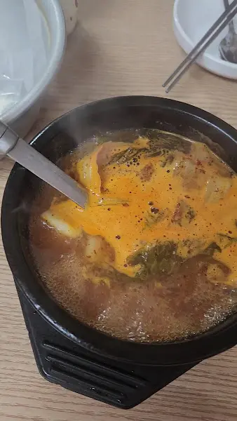 보글보글 끓는 민물새우매운탕