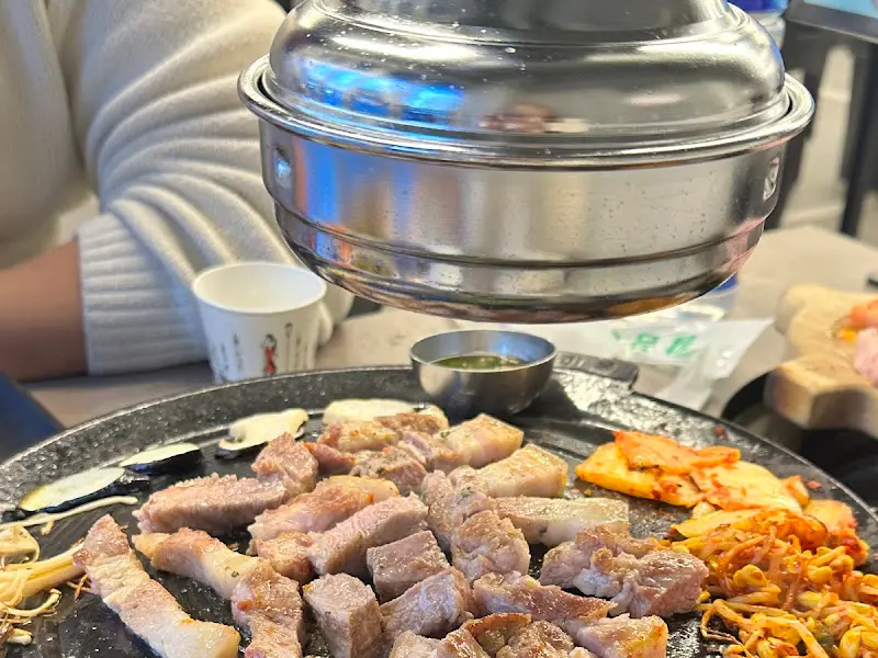 맛있게 익어가는 고기