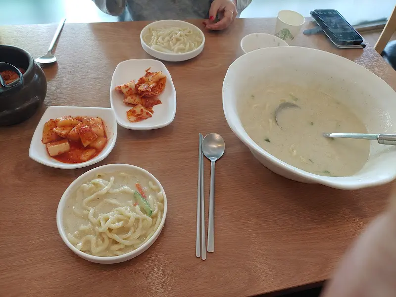 들깨마을 칼국수전문점 한상차림