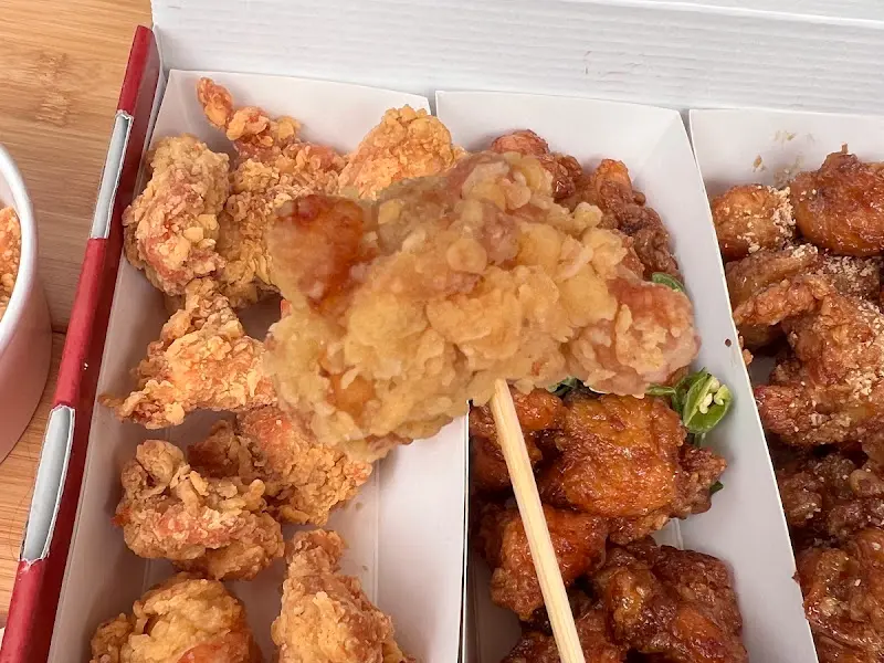 세 가지 맛이 담긴 유일닭강정 세트