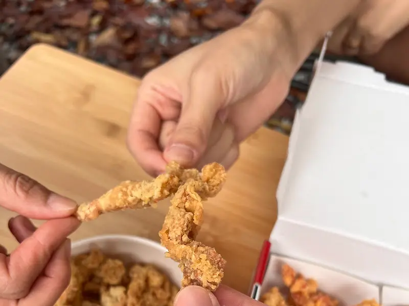 유일닭강정의 닭껍질 튀김