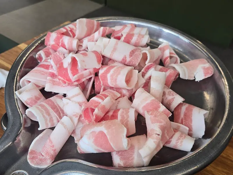 얇게 썰린 대패삼겹살