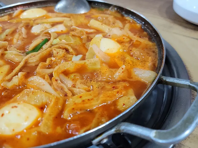 보글보글 끓는 떡볶이