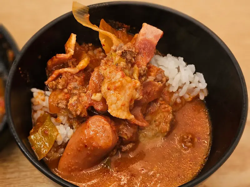 밥 위에 올려 먹는 부대찌개