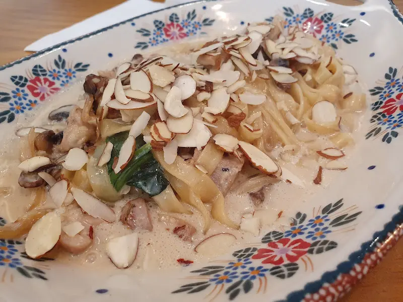 크림 파스타의 고소한 풍미