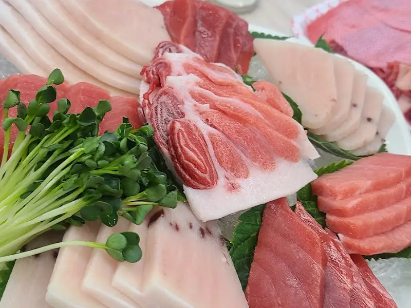 다양한 부위의 신선한 모듬회