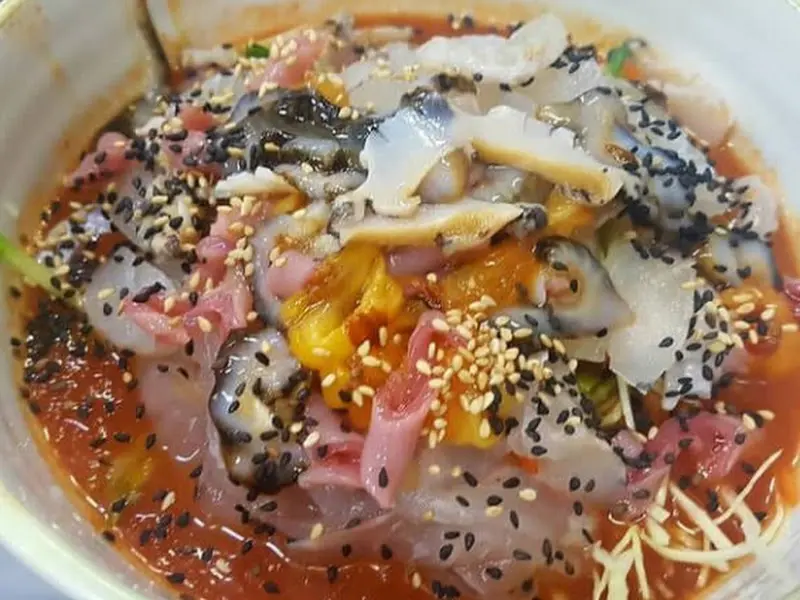 다양한 해산물이 가득한 모듬