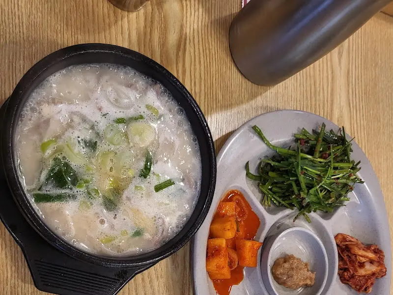 돼지국밥 한상차림