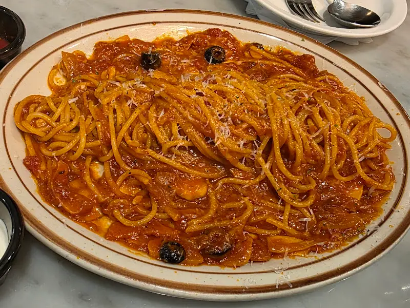 붉은 빛깔이 매혹적인 토마토 파스타