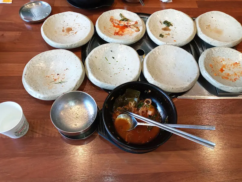 깨끗하게 비워진 접시들