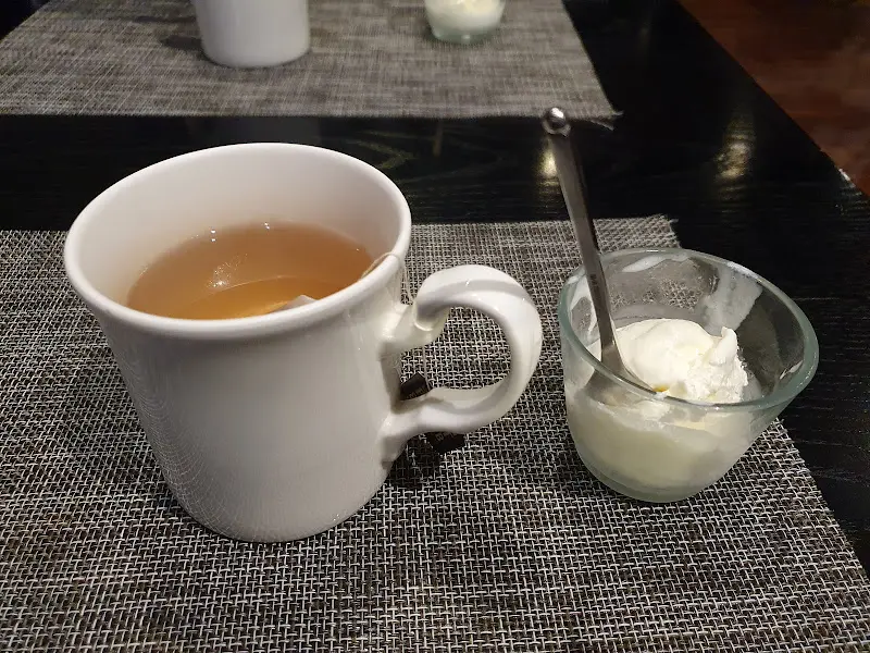 따뜻한 허브티와 아이스크림