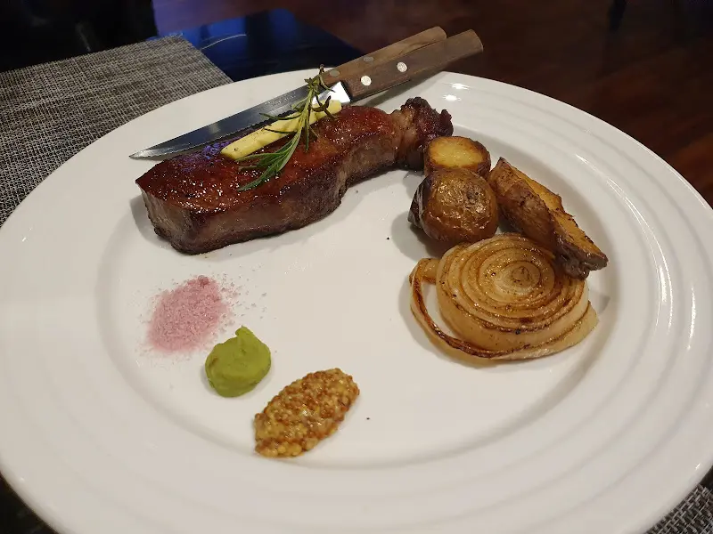 육즙 가득 스테이크