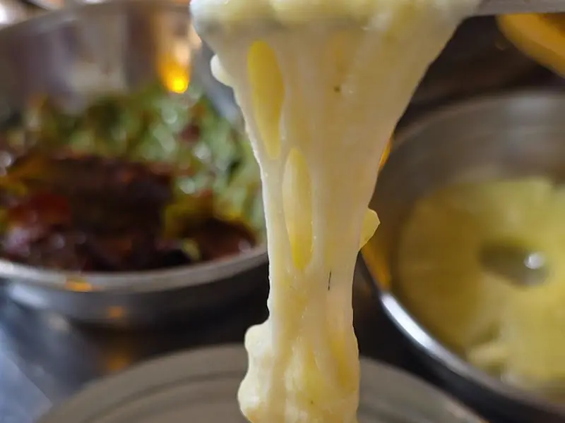 치즈가 듬뿍 녹아내린 가리비