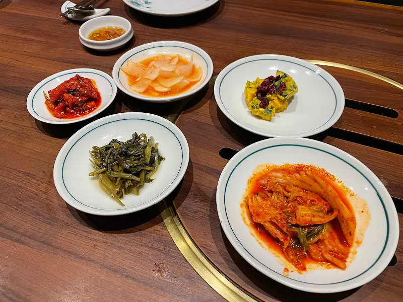 정갈하게 차려진 밑반찬