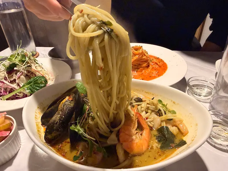 해산물이 듬뿍 들어간 파스타