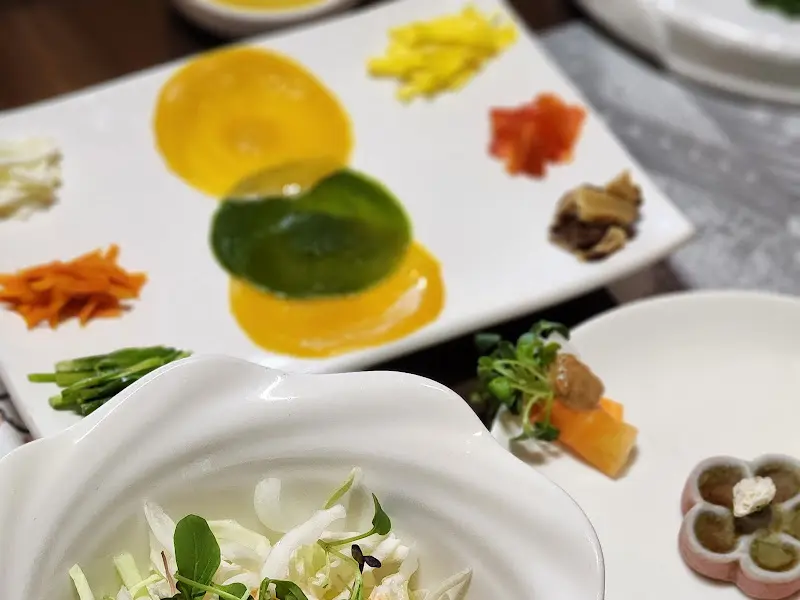 다채로운 색감의 한정식 요리