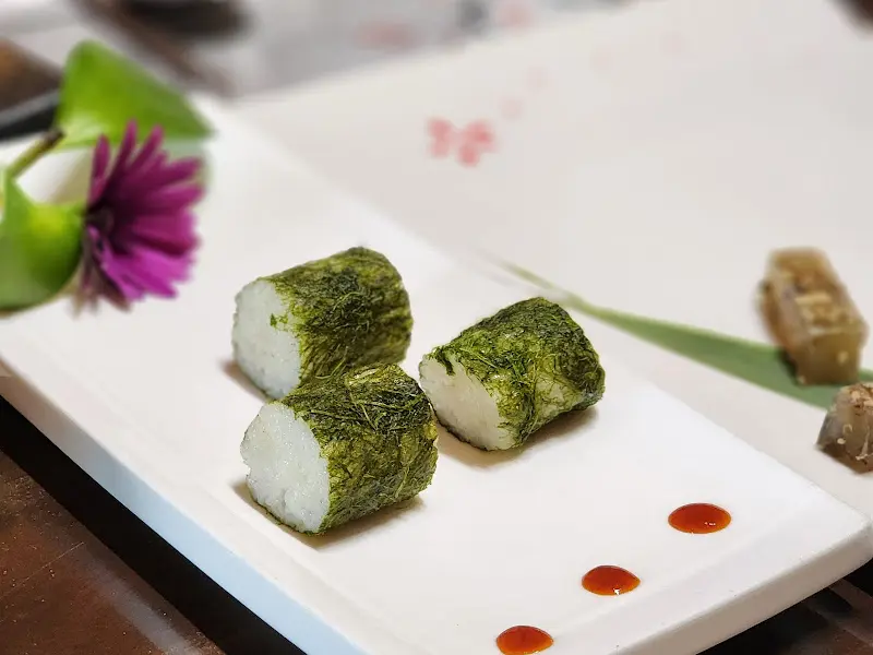 감태로 정갈하게 말린 밥