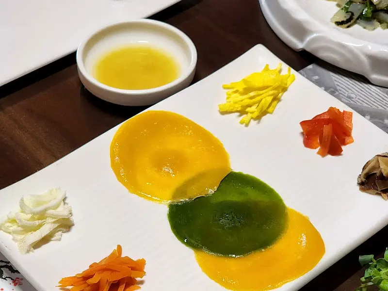 정갈하게 담긴 한정식 요리