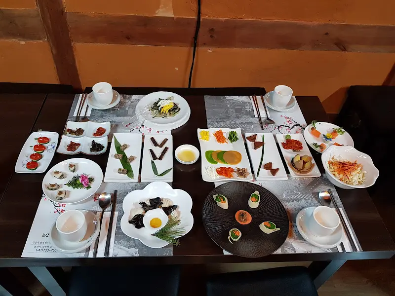 한 상 가득 차려진 한정식