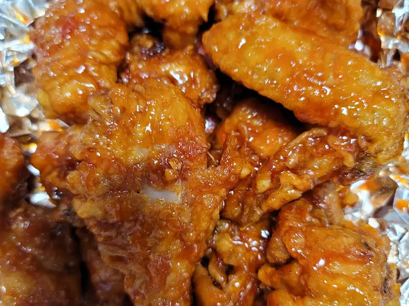 윤기가 흐르는 양념 치킨