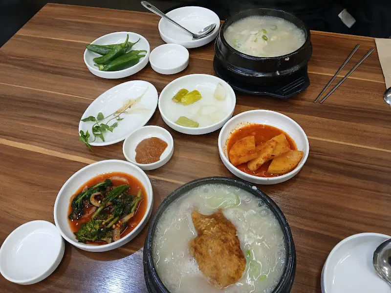 정갈하게 담긴 밑반찬