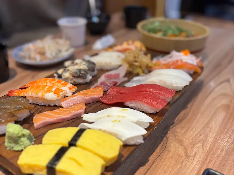 다양한 초밥 구성