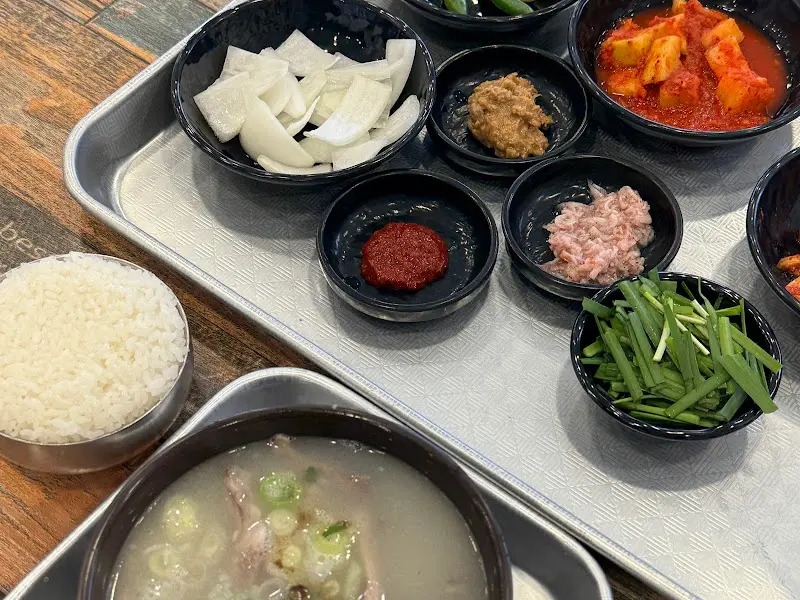 깔끔한 국물에 담긴 푸짐한 건더기