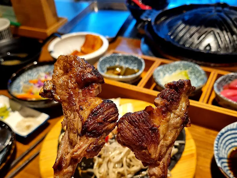 노릇하게 구워진 양갈비