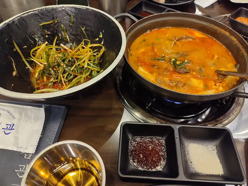 푸짐한 김치찌개