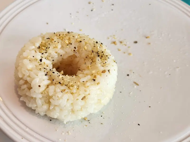 정갈하게 담긴 밥