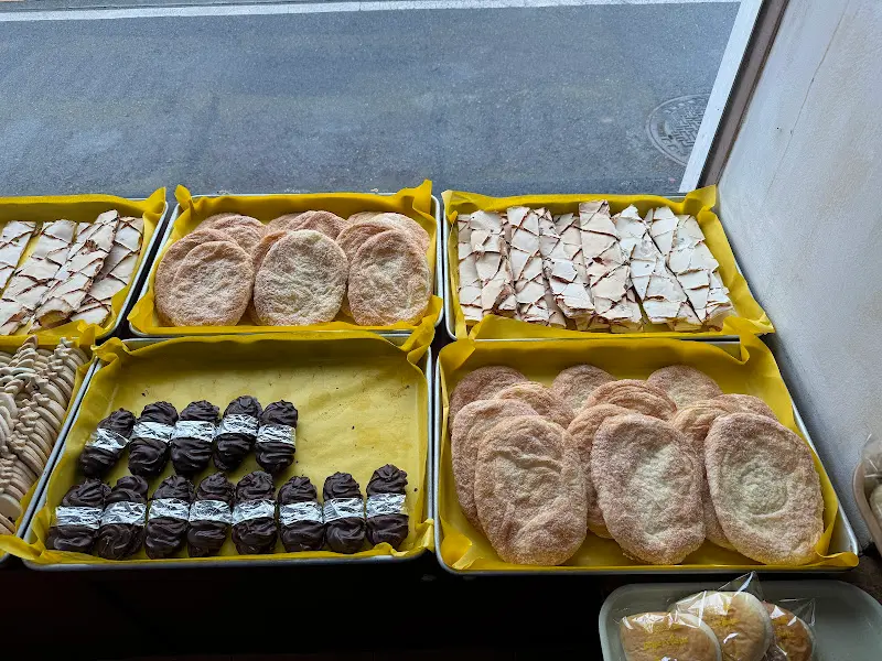 또 다른 빵 진열대