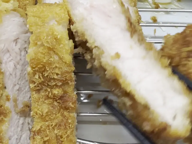 두툼한 로스카츠 단면