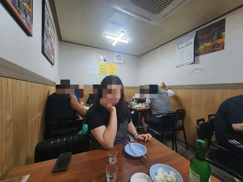 복조리닭집 내부