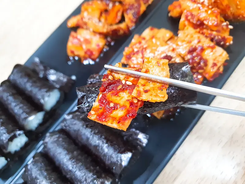 충무김밥과 오징어 무침