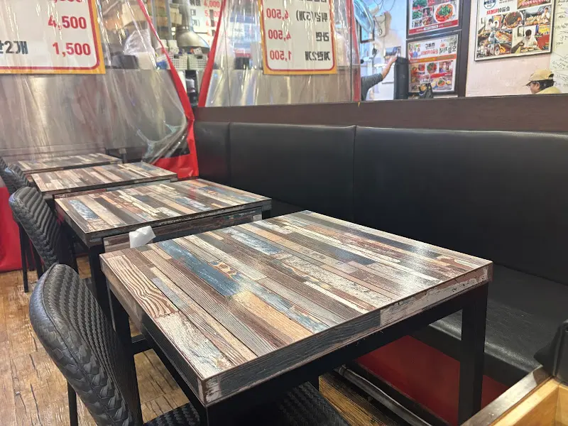 가게 내부 테이블