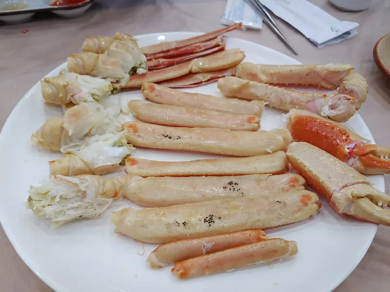 먹기 좋게 손질된 대게