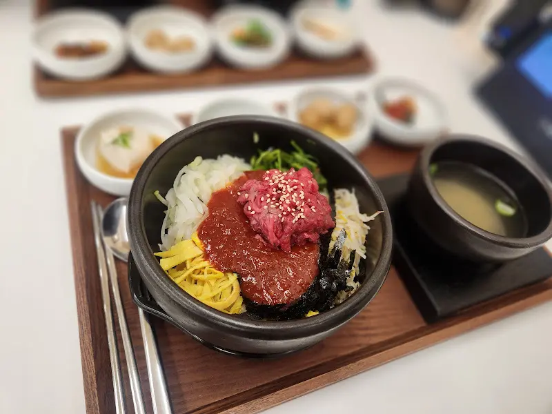 푸짐한 비빔밥 한 상