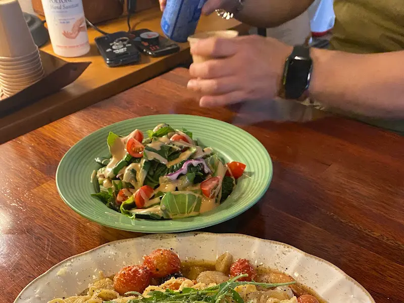 샐러드 파스타와 토마토 파스타